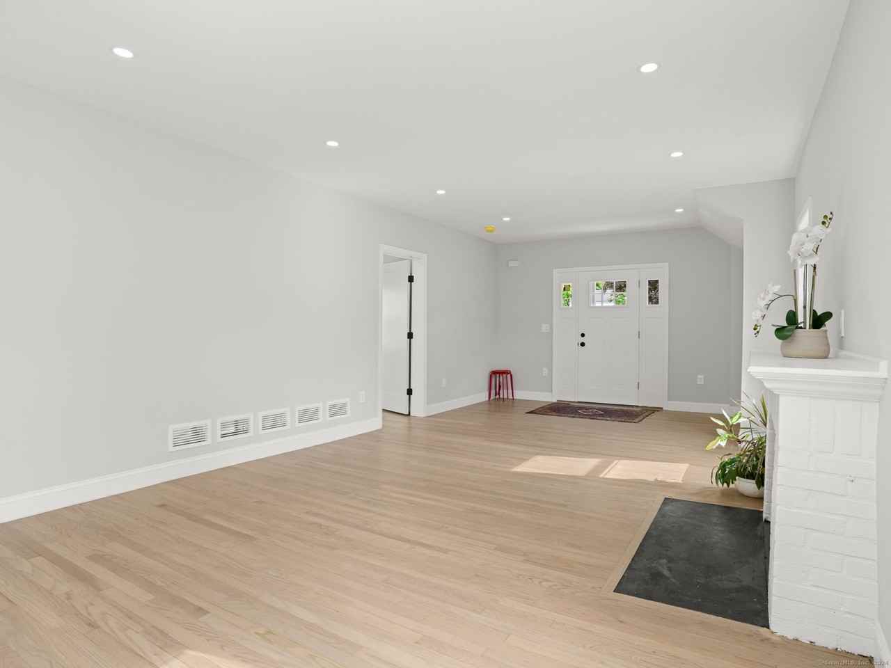 22 Willard Ter - Photo 3 of 30