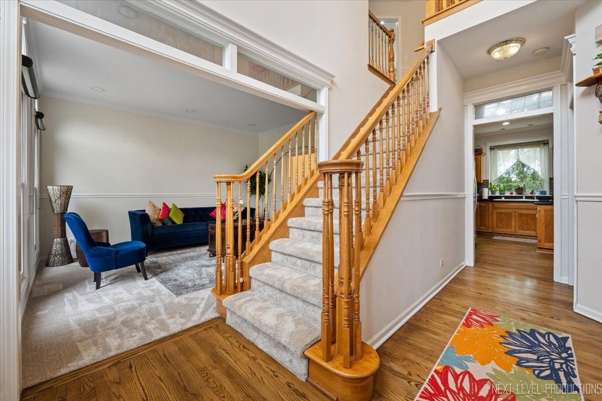 882 Clarendon Ln - Photo 2 of 30