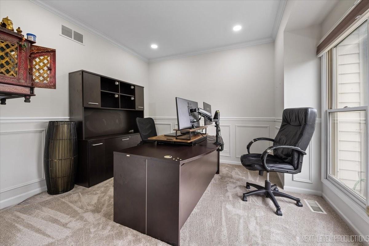 882 Clarendon Ln - Photo 3 of 30