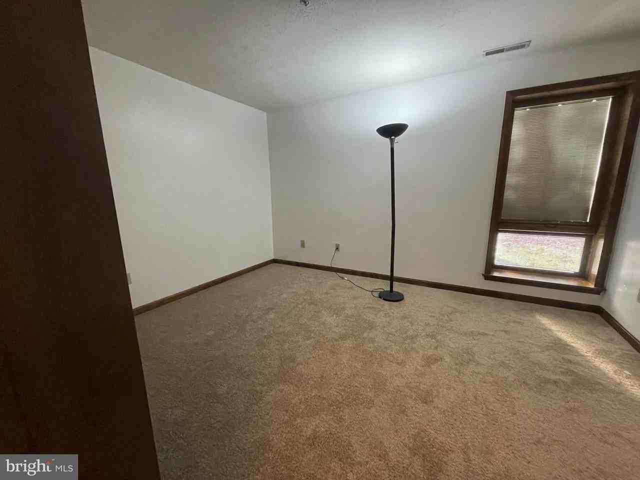 44790-unit 840 Locust Ridge Ct #4b - Photo 5 of 8