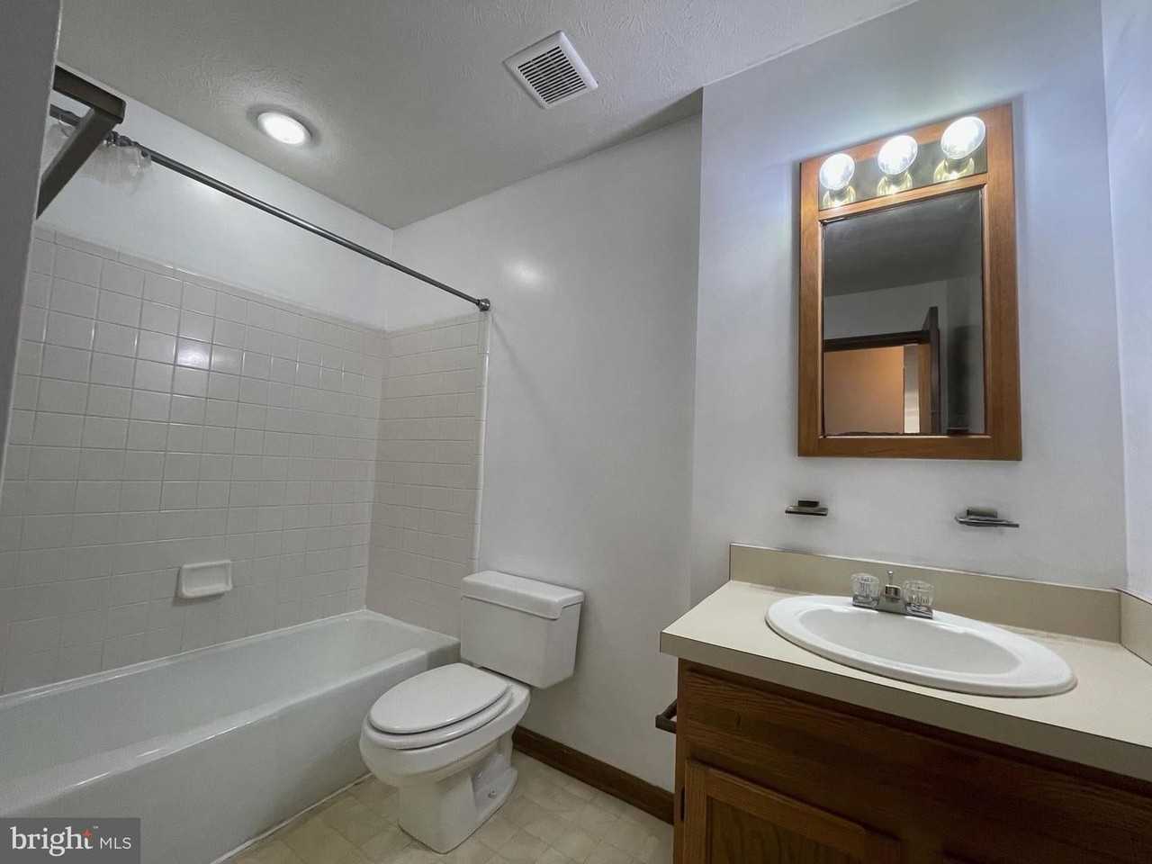 44790-unit 840 Locust Ridge Ct #4b - Photo 6 of 8