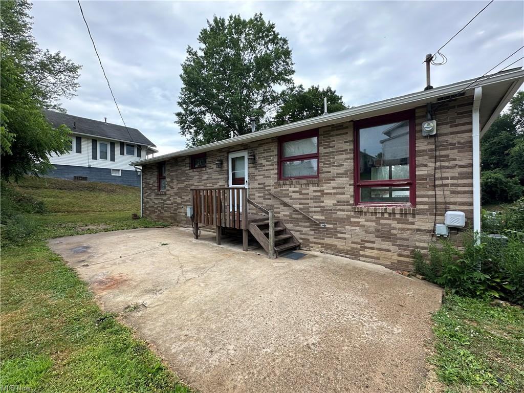 1204 Hayes Ave - Photo 2 of 13