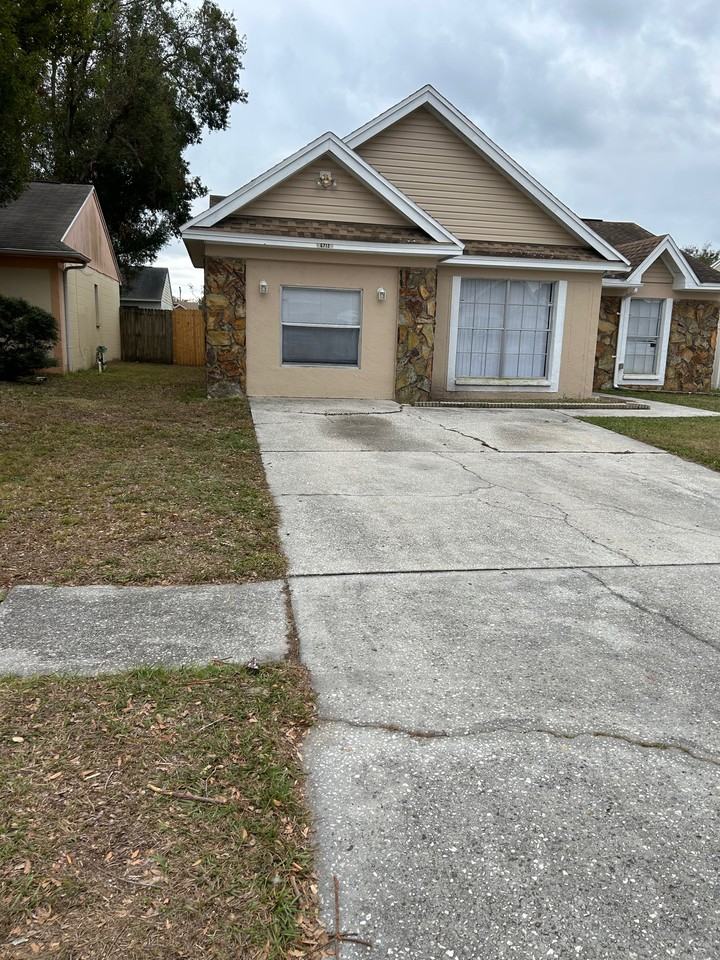 6712 Swain Ave - Photo 2 of 14