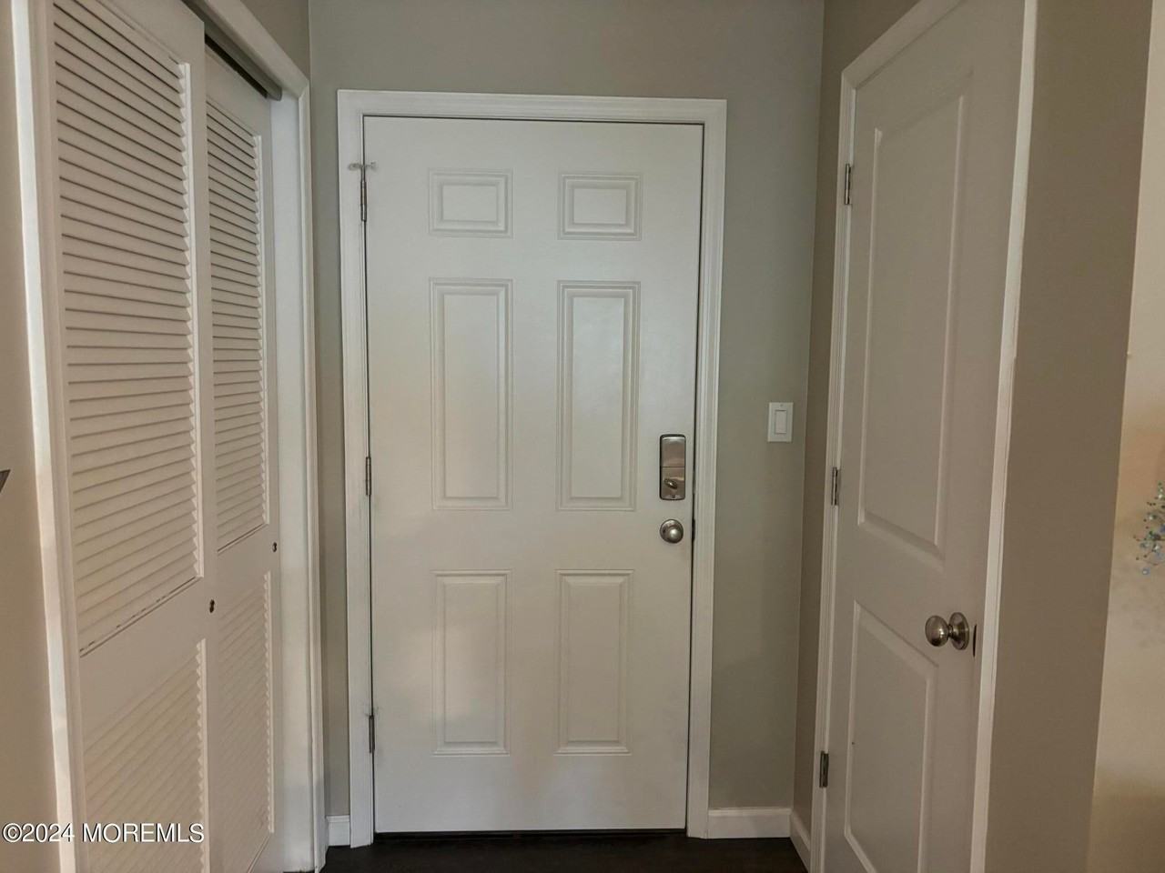 564 Applewood Court - Photo 2 of 23