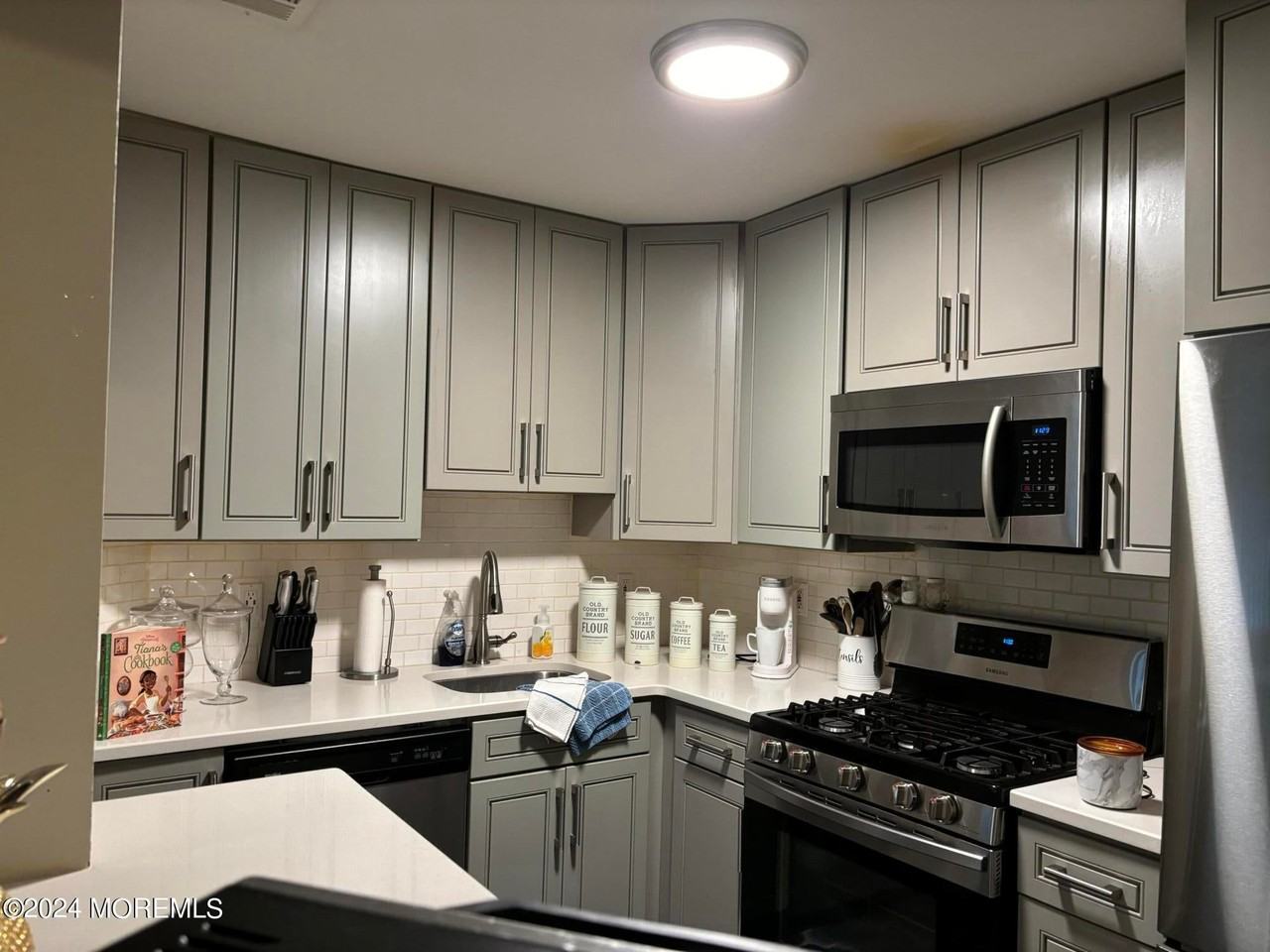 564 Applewood Court - Photo 7 of 23