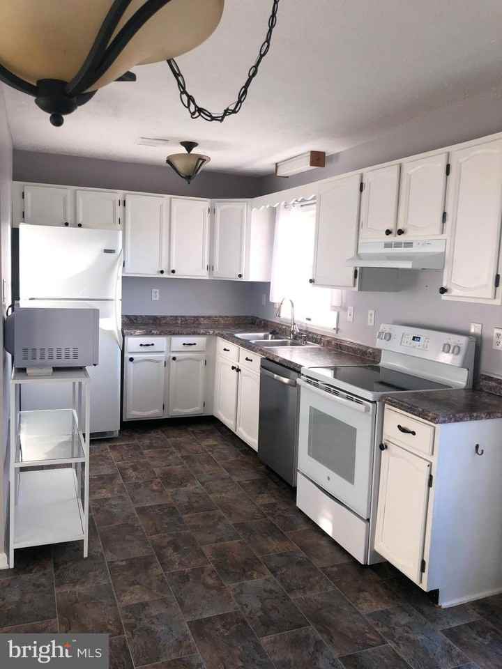 404 Tudor Dr - Photo 2 of 21