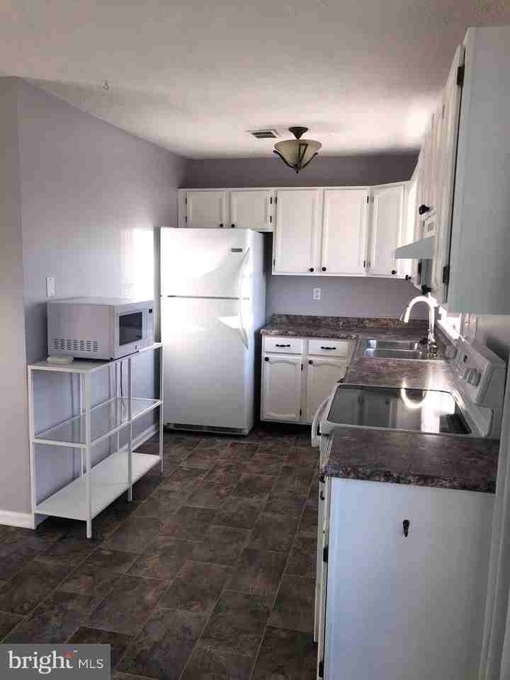 404 Tudor Dr - Photo 3 of 21