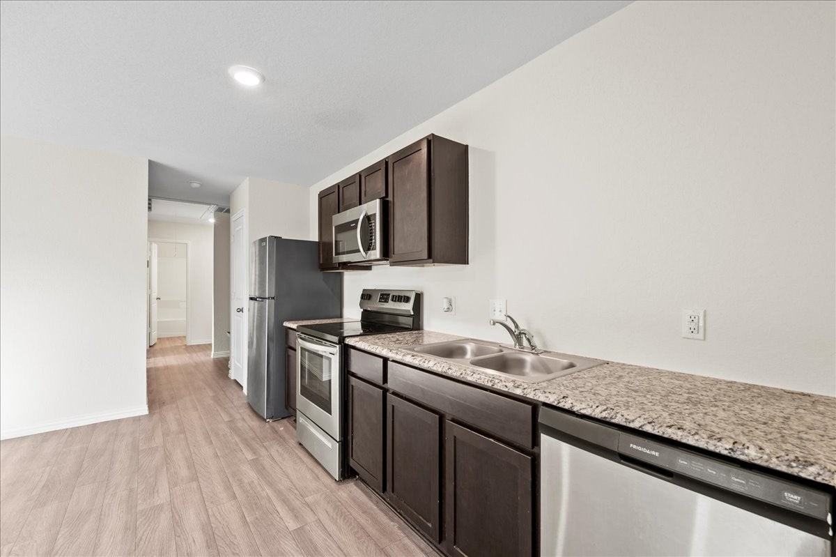 4609 Redbud St - Photo 5 of 18