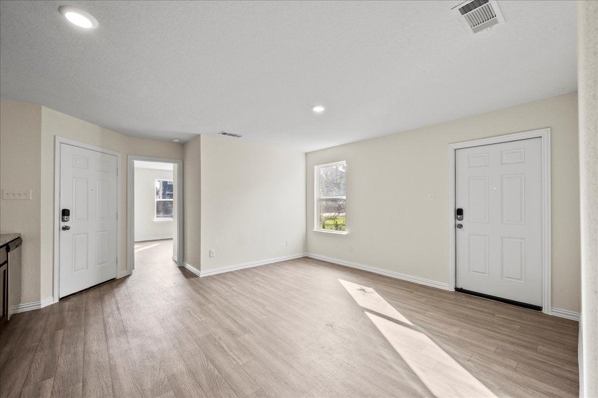 4609 Redbud St - Photo 7 of 18