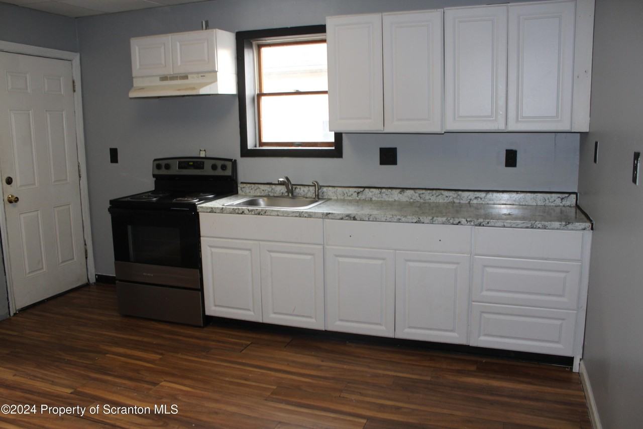 323 Union St - Photo 7 of 20