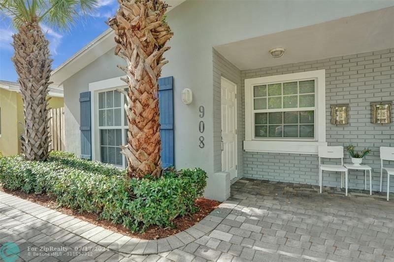 908 Mandarin Isle - Photo 3 of 50