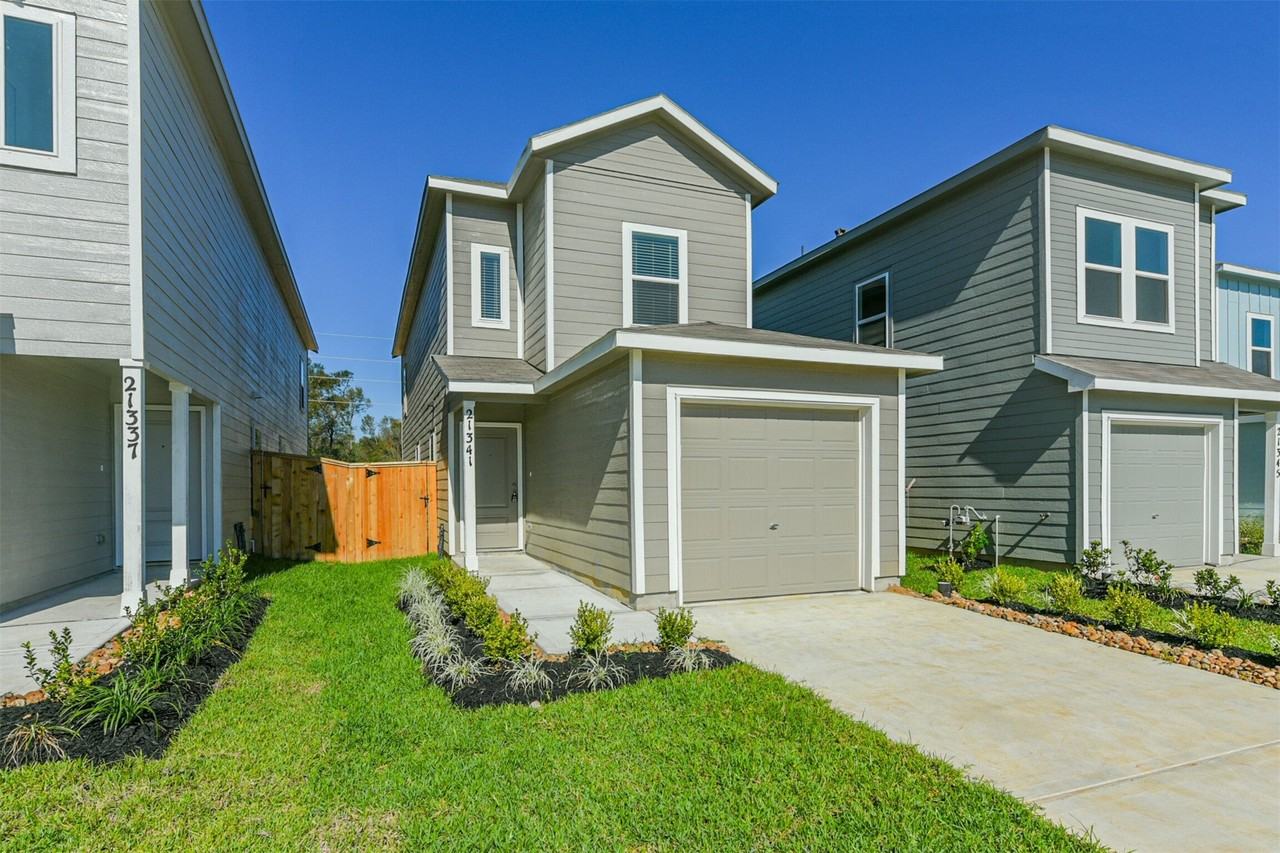 21341 Carosella Dr - Photo 3 of 37