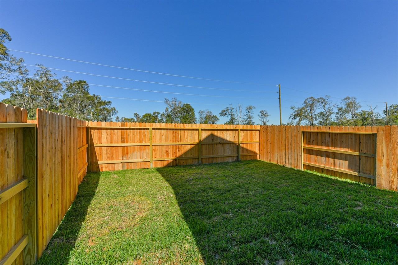 21341 Carosella Dr - Photo 4 of 37