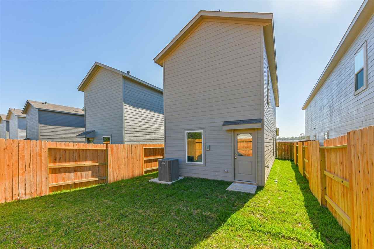 21341 Carosella Dr - Photo 5 of 37