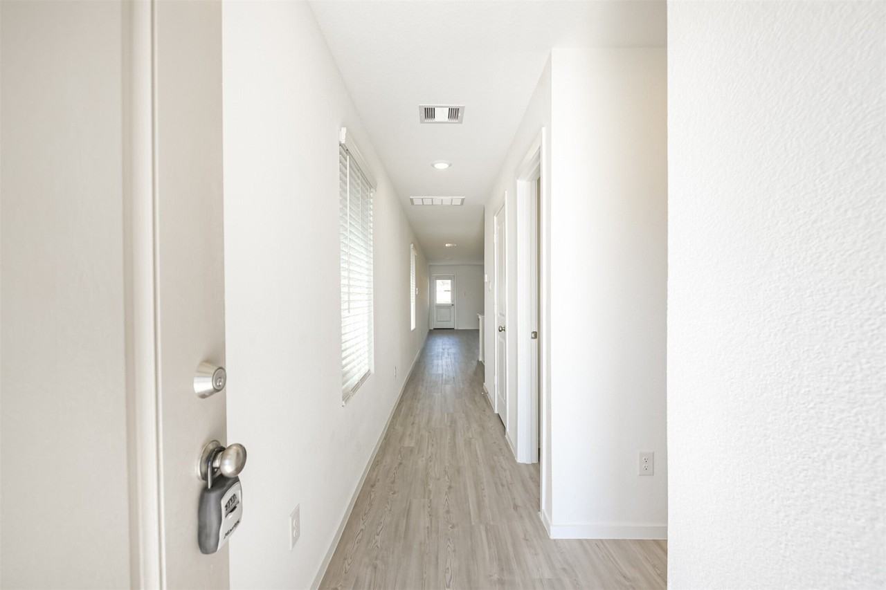 21341 Carosella Dr - Photo 7 of 37