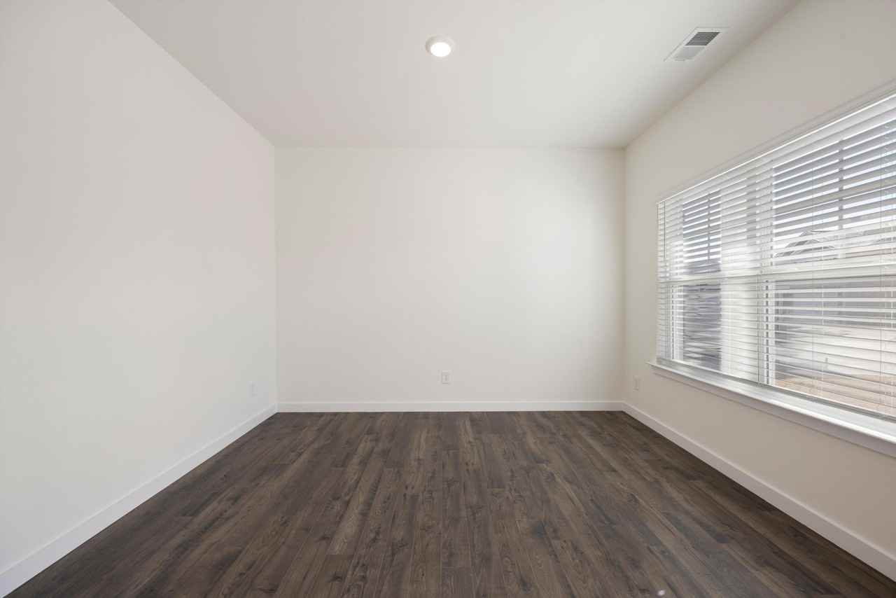 3141 Highline Dr - Photo 3 of 25