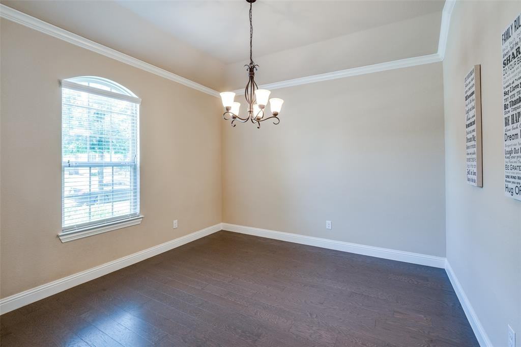 1815 Drake Dr - Photo 2 of 21