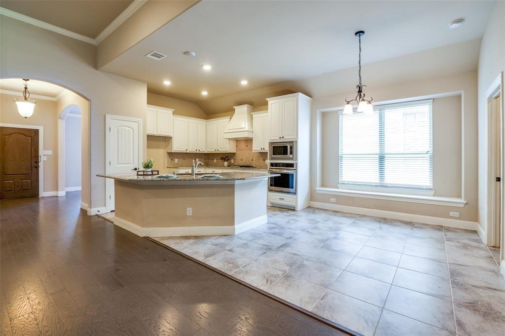 1815 Drake Dr - Photo 3 of 21