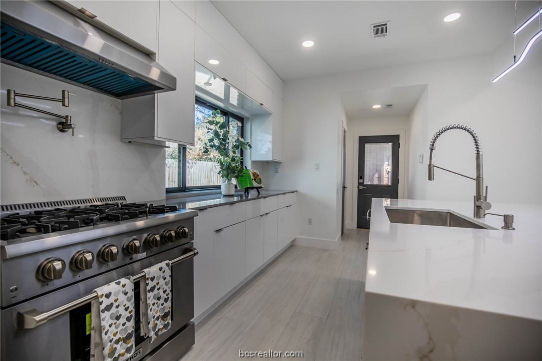 12110 Attlee Dr - Photo 4 of 27