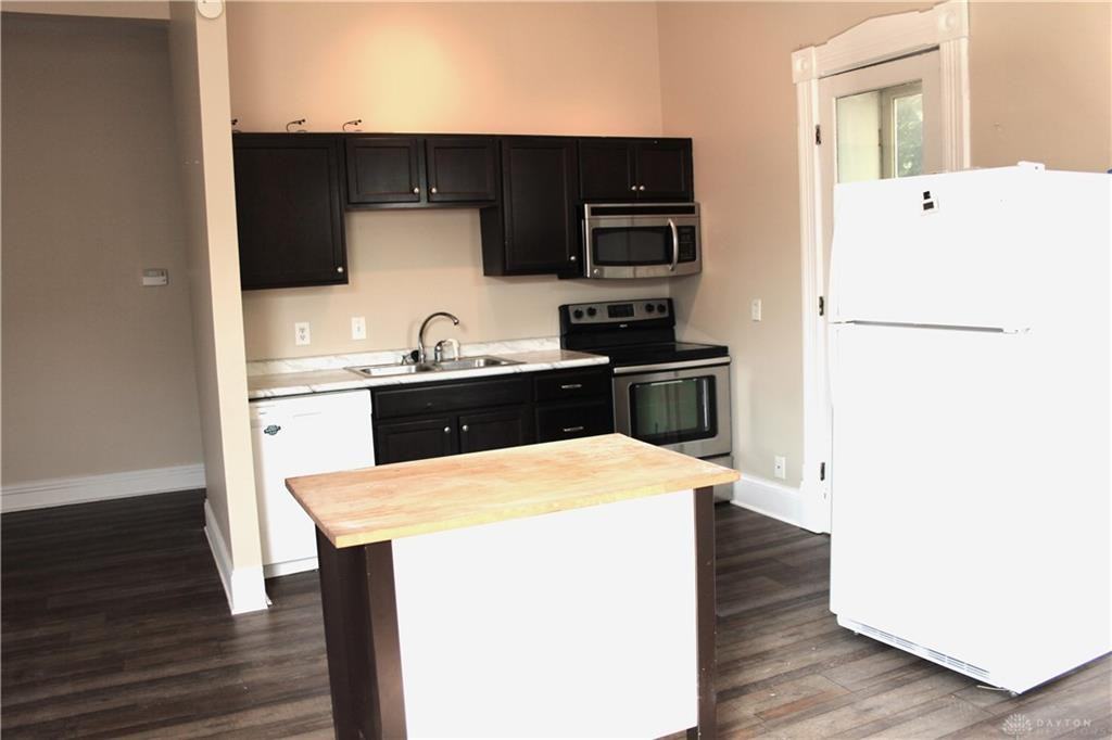 59 Green St - Photo 3 of 6