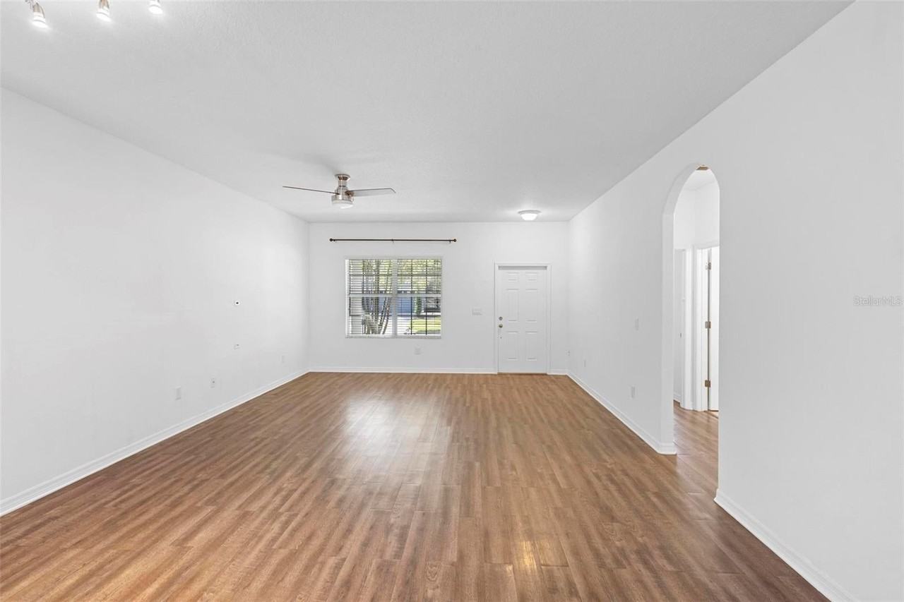 15633 Signature Dr - Photo 5 of 38