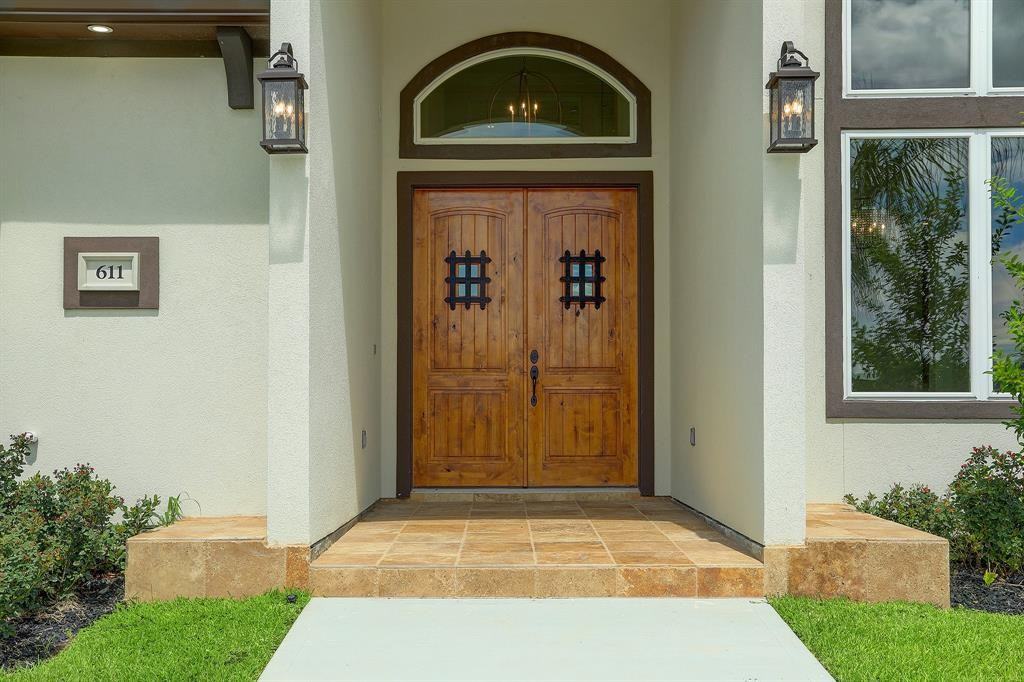 611 Appia Dr - Photo 3 of 49