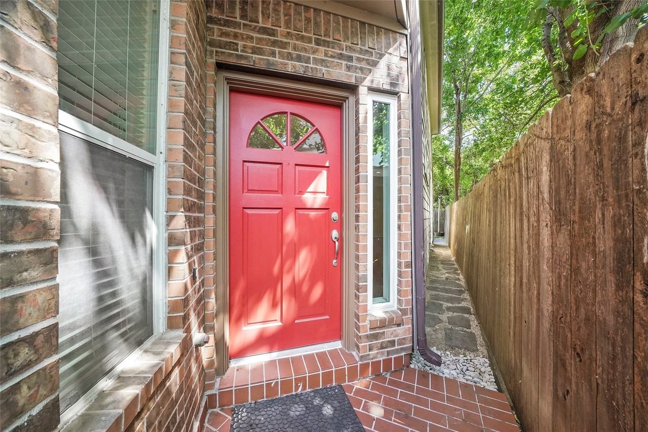 5830 Petty St - Photo 2 of 18