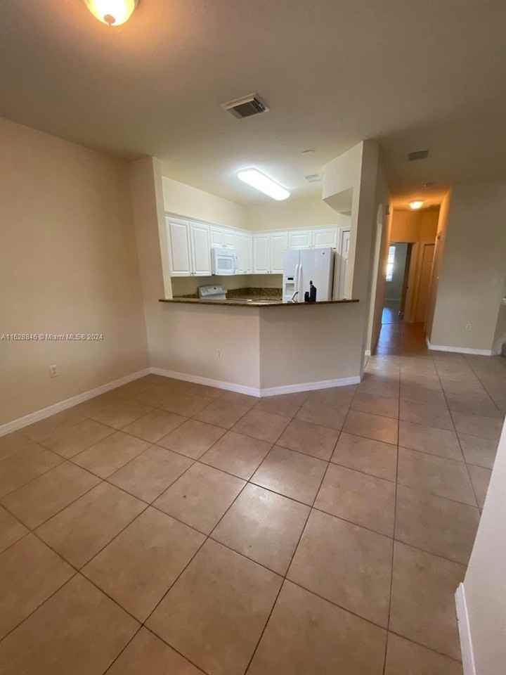 11886 Sw 152nd Pl - Photo 3 of 17