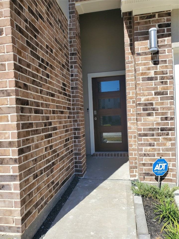 19018 Norbury Park Ln - Photo 2 of 41