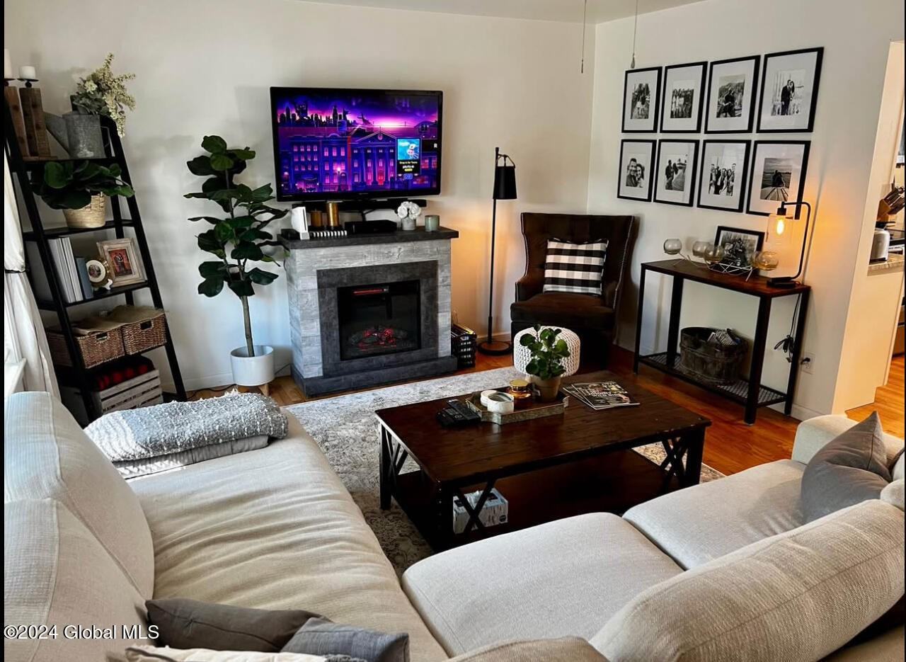 173 Excelsior Ave - Photo 5 of 33