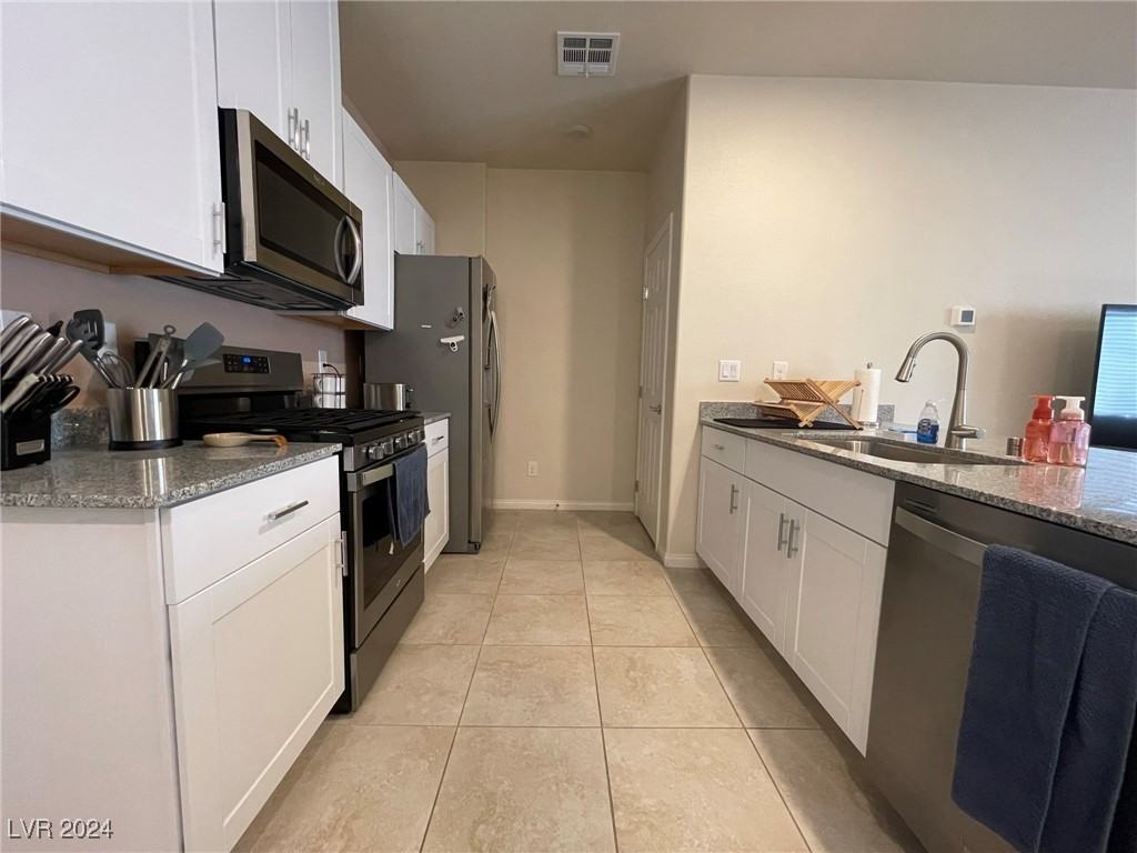 7233 Halo Falls St - Photo 5 of 29