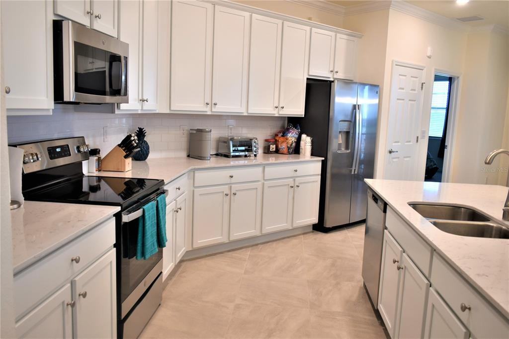 10042 Crooked Creek Dr #203 - Photo 7 of 46