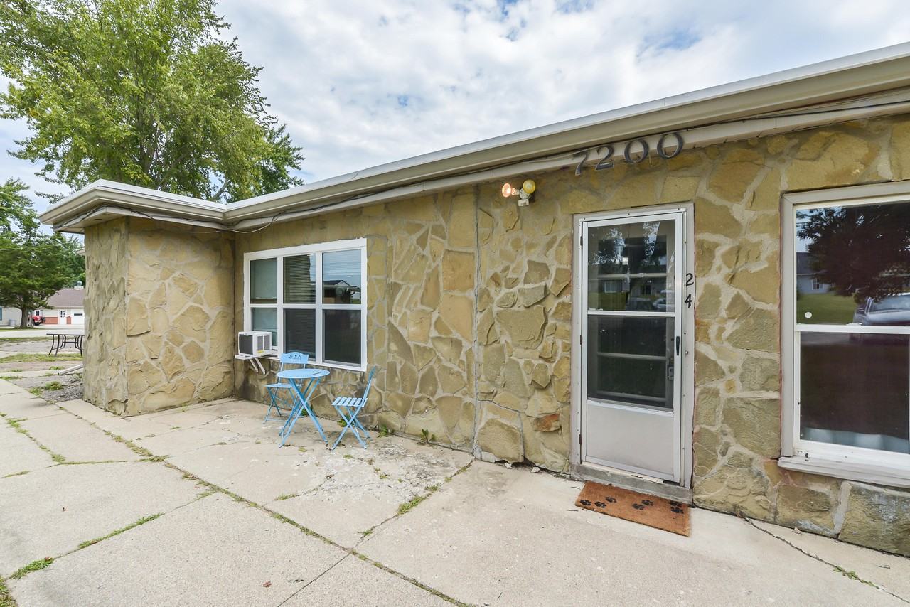 7200 Whitmore Lake Rd Apt 4 - Photo 4 of 27