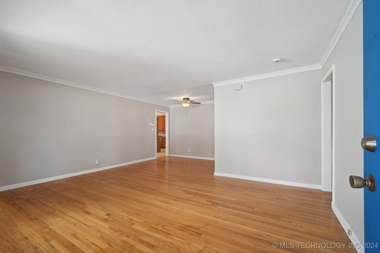 2619 S Urbana Ave - Photo 3 of 9