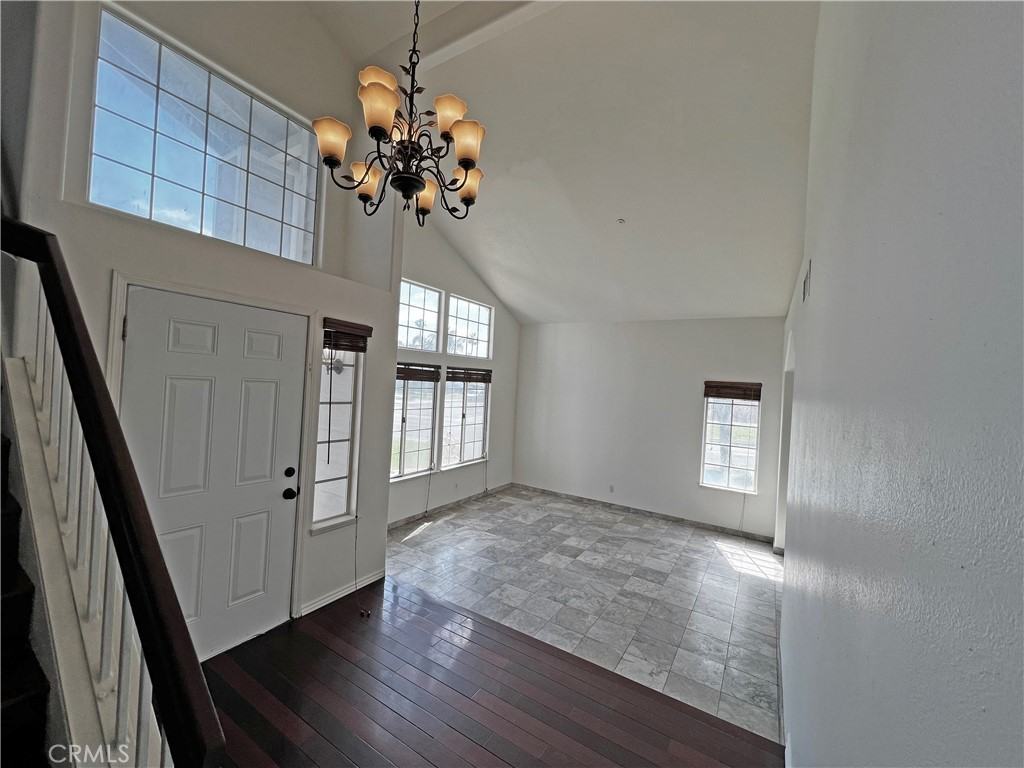 13497 Chrystal Ct - Photo 4 of 38