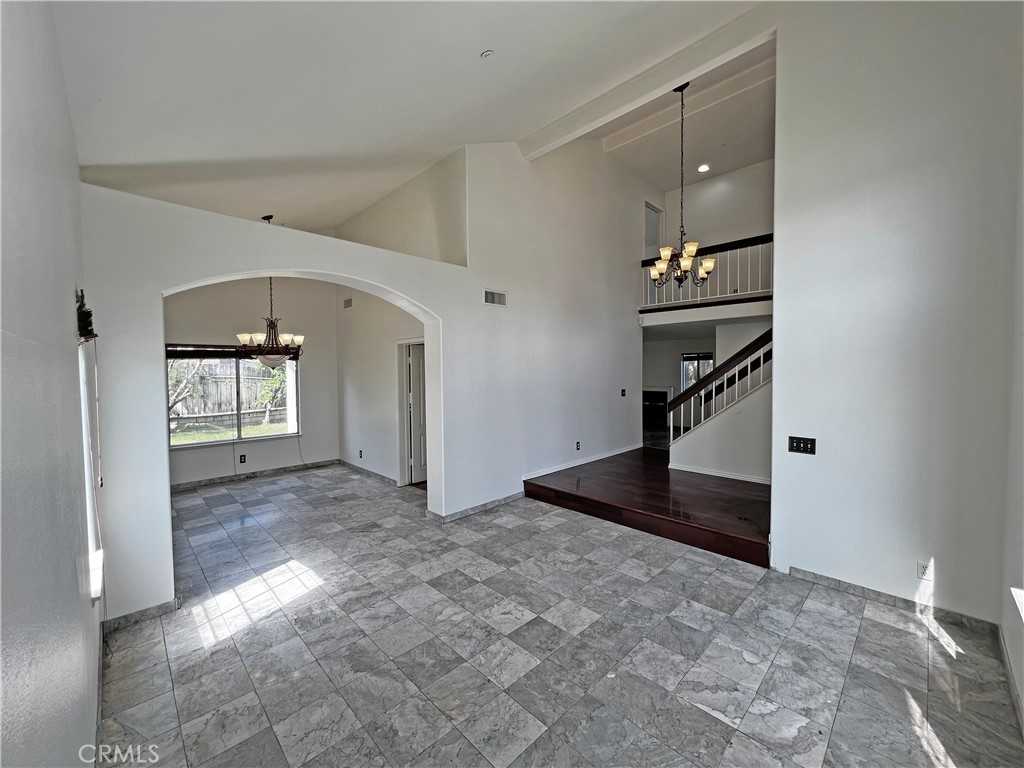 13497 Chrystal Ct - Photo 6 of 38