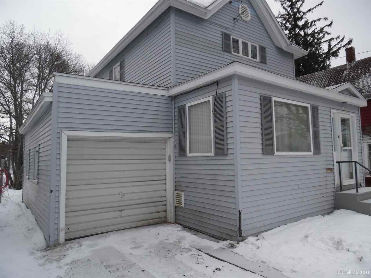 440 Kearsarge St - Photo 2 of 50