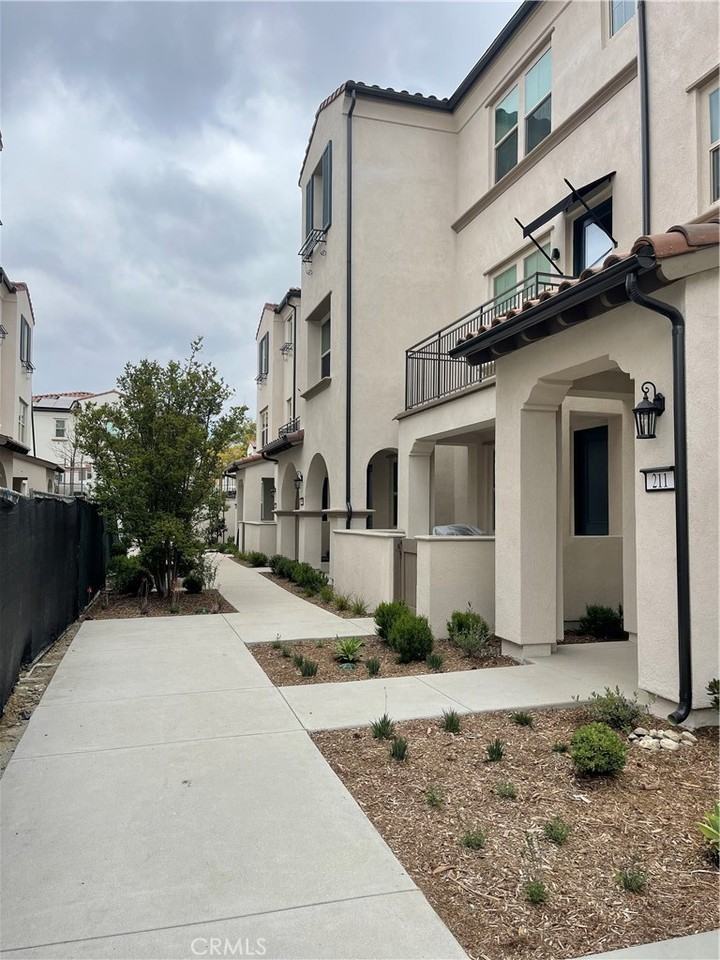 215 Camden Ct - Photo 2 of 50