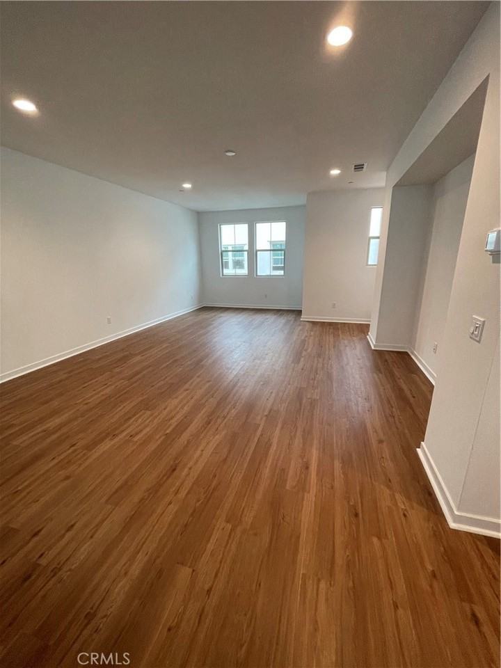 215 Camden Ct - Photo 4 of 50