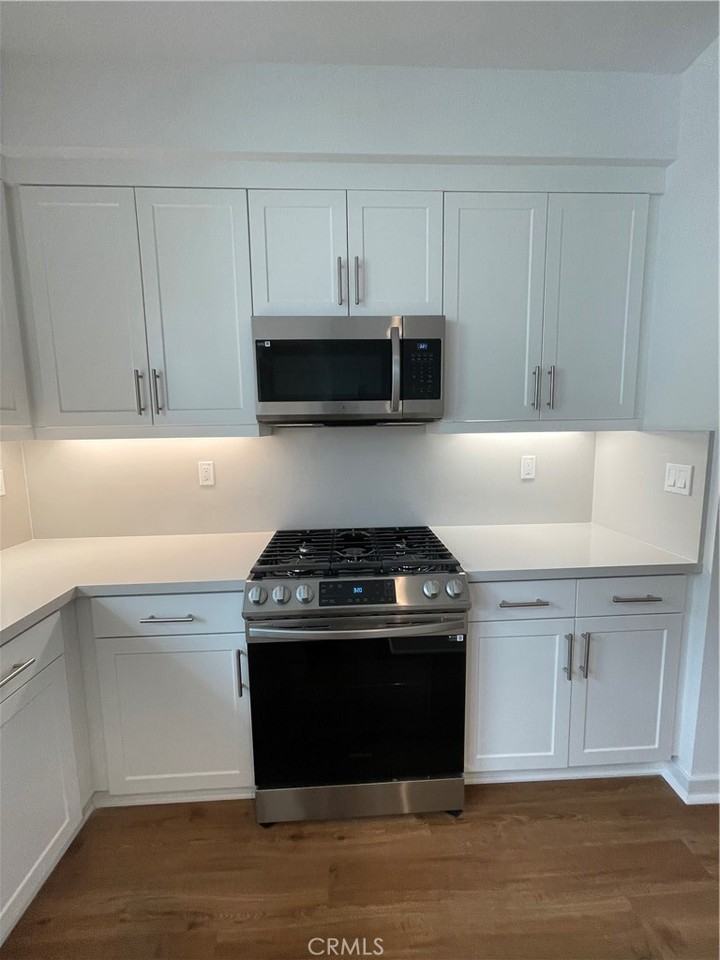 215 Camden Ct - Photo 5 of 50