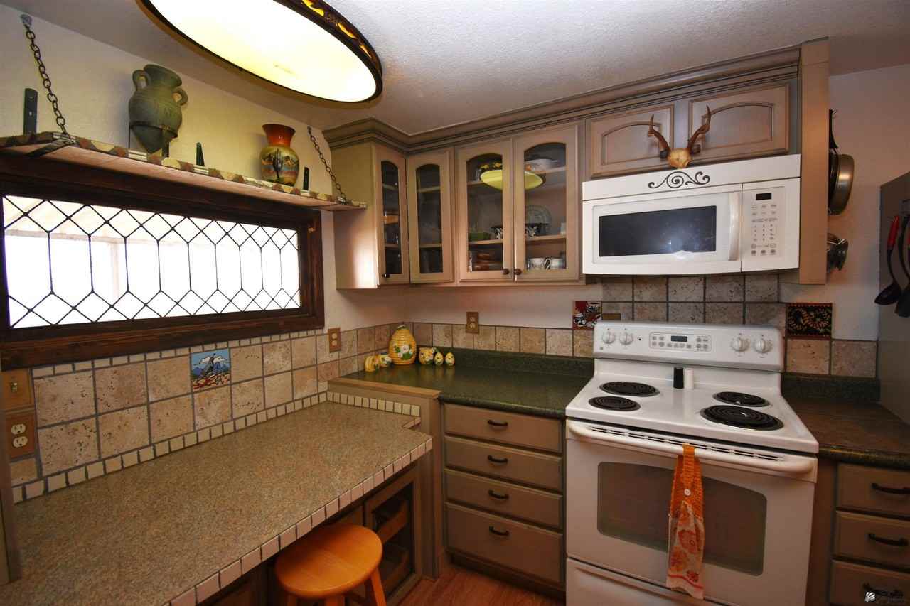 10333 S Linda Ln - Photo 3 of 32