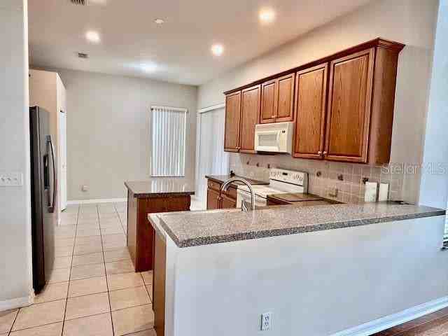 2200 The Oaks Blvd - Photo 3 of 12