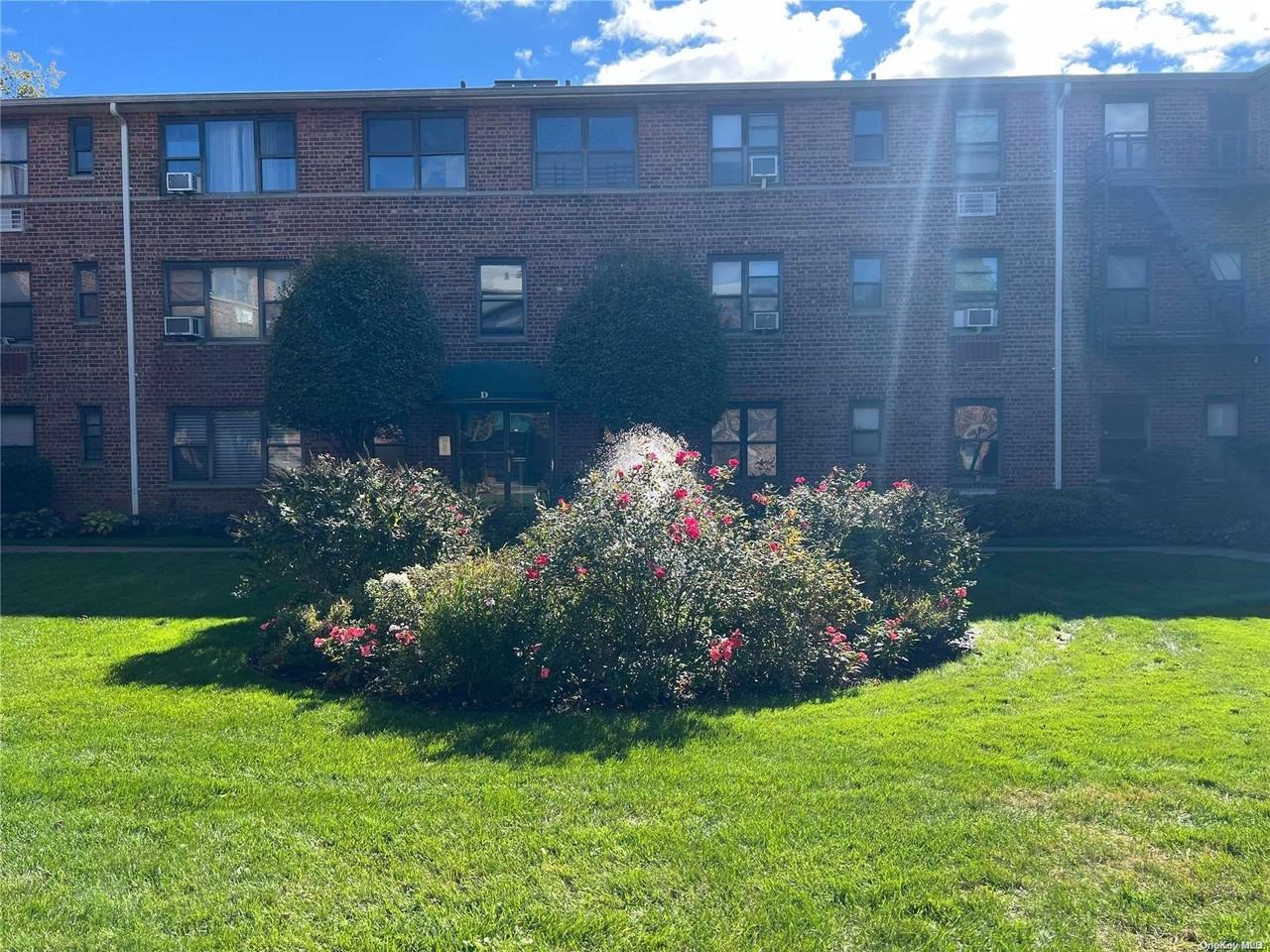 320 Atlantic Ave - Photo 2 of 11