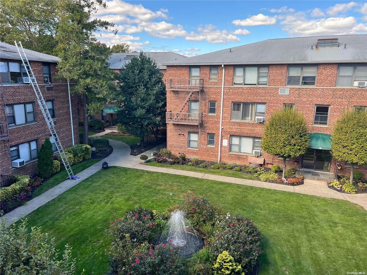 320 Atlantic Ave - Photo 3 of 11