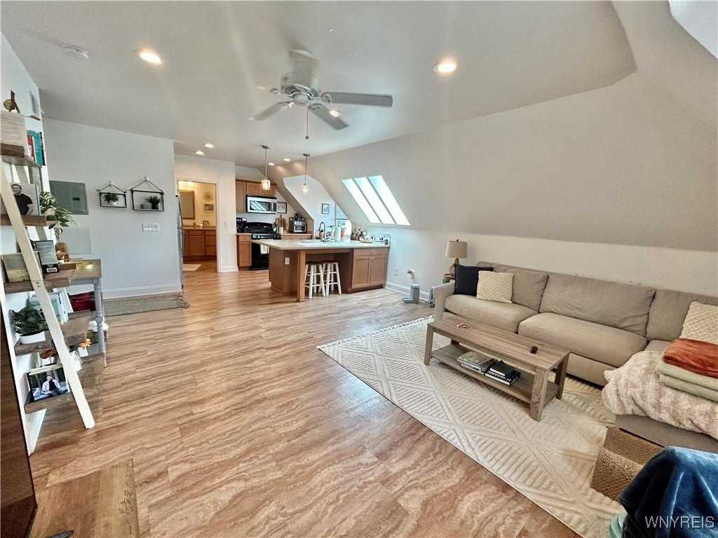 295 Summer St - Photo 5 of 17