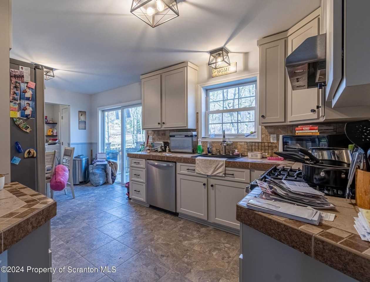 10 Farmer Ct - Photo 4 of 31