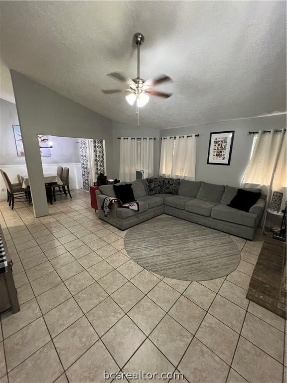 2908 Cheshire Dr - Photo 2 of 12