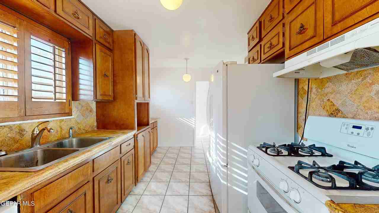 7736 Porche St - Photo 2 of 36