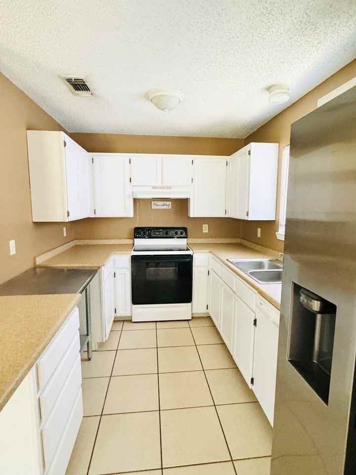 3326 Ridgemar Dr - Photo 2 of 12