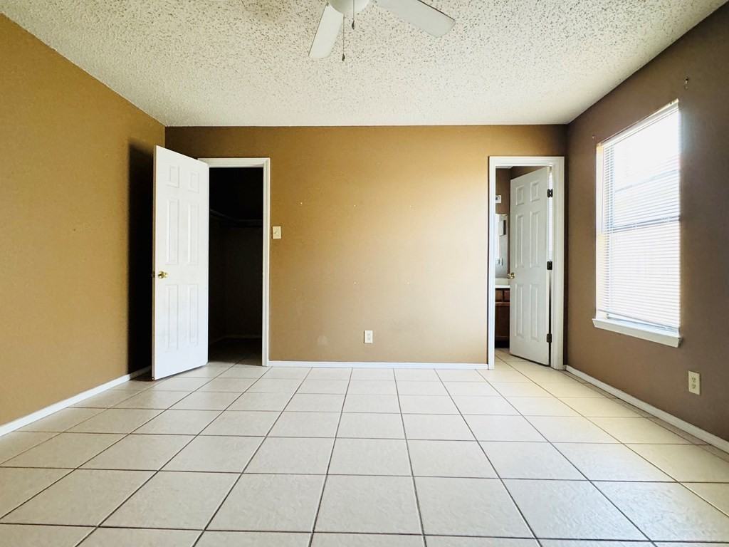 3326 Ridgemar Dr - Photo 3 of 12